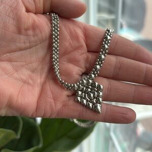 Chic Silver Cluster Necklace